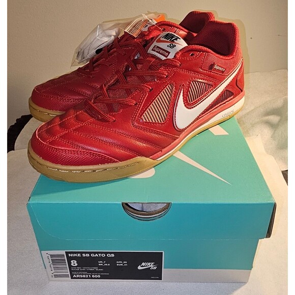 Supreme Nike SB Gato QS World Famous Gym Red White Gum